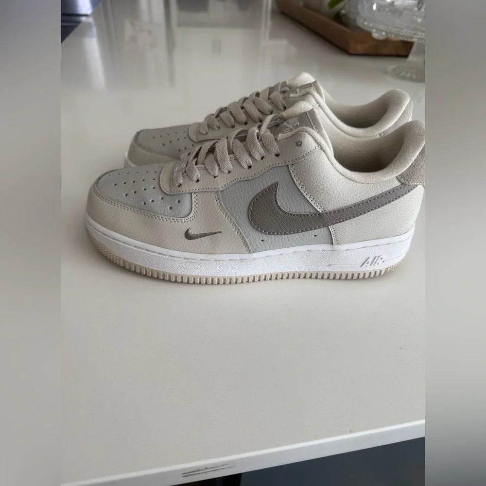 Nike Air Force 1 Low 07 Moon Fossil FB8483-100 Neutral Leather Womens Size 8 - Picture 13 of 16